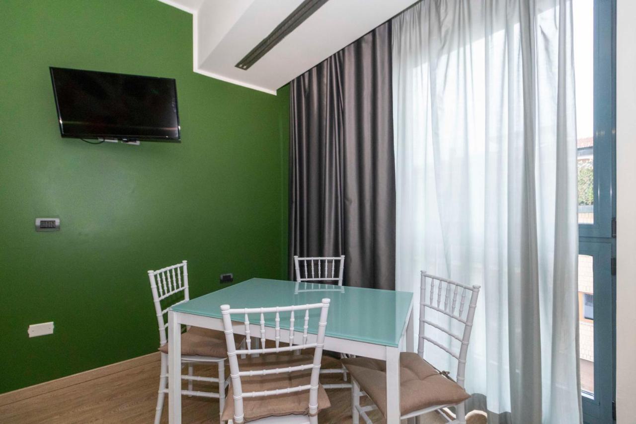 Enjoy Room- Appartamento Con Parcheggio Gratuito E Colazione Deliziosa ! Турин Екстер'єр фото